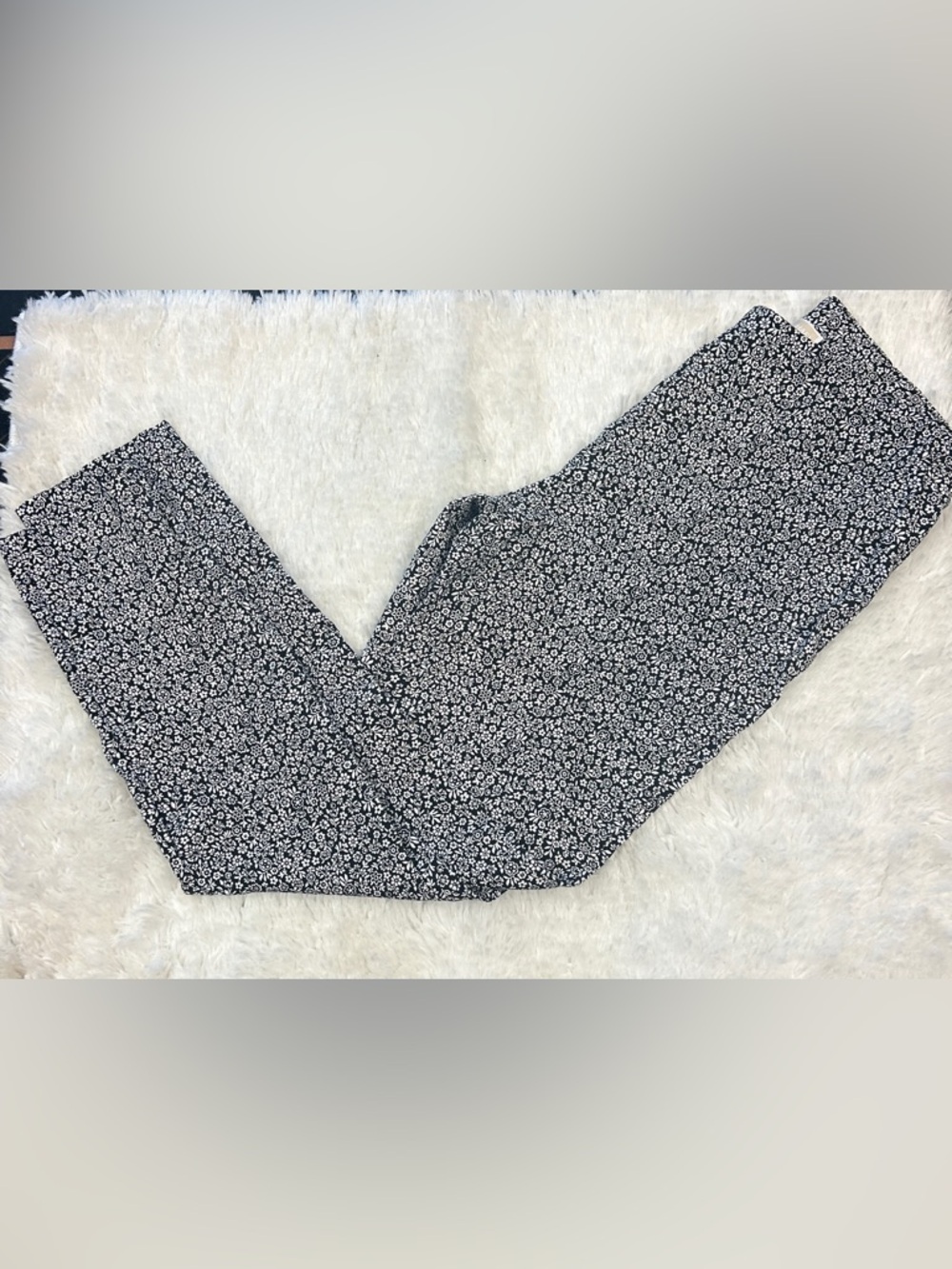 Michael Kors Women’s Pants Size Large Black White Floral Leaf Print